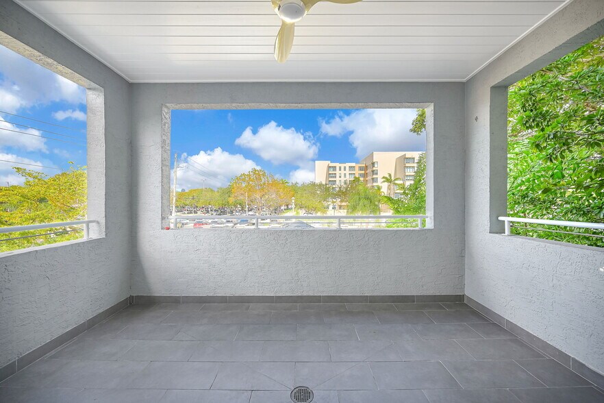 Building Photo - 150 NE 50th Ter