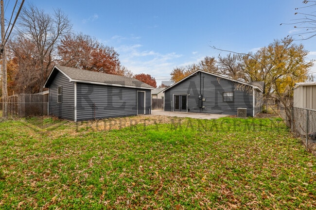 Building Photo - 235 Trout Ave