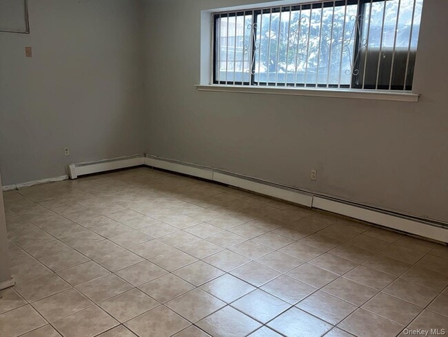 Building Photo - 147-26 Roosevelt Ave