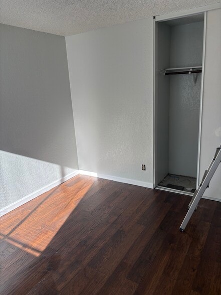 Building Photo - 4332 Pacific Ave