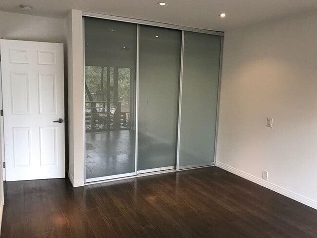 Building Photo - CALL TO BOOK!! Historic & Remodeled 2-Bedr...