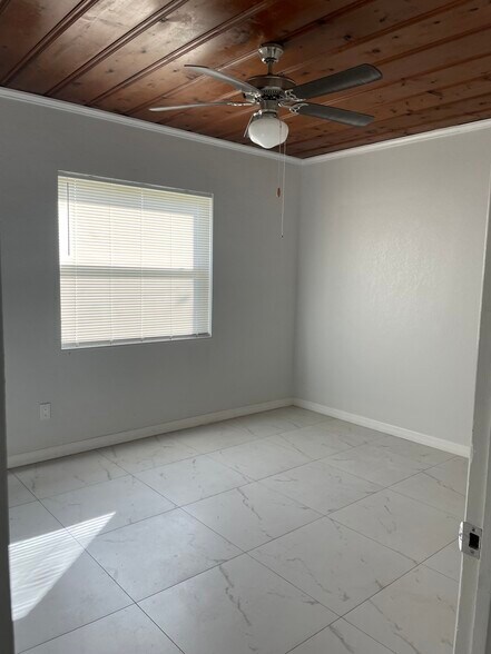 Building Photo - 301 S Jenkins Rd