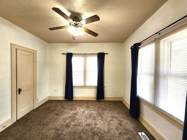 Building Photo - 2 Bed 1 Bath Plus Bonus Room in YOUNGS ENG...