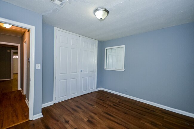 Building Photo - 4244 Sunshine Dr