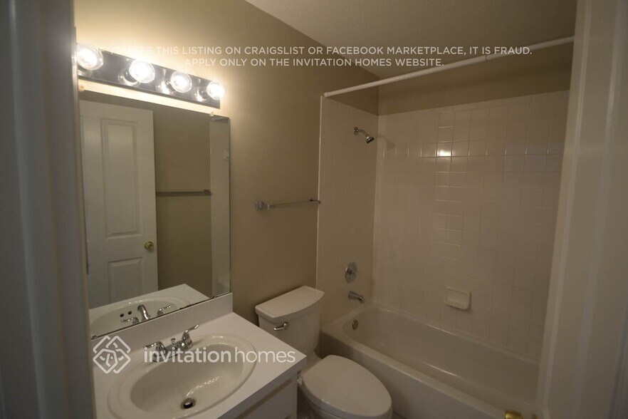 Building Photo - 28423 Meadowrush Way