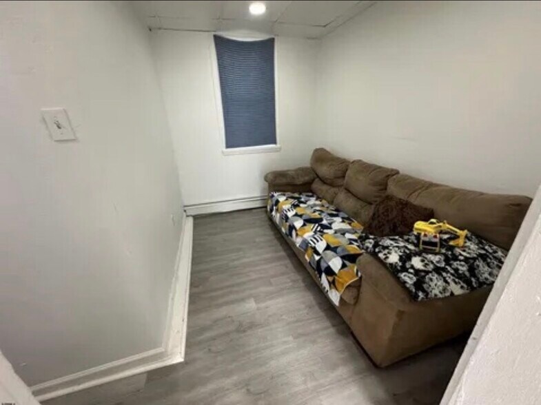 Building Photo - 20 S Bellevue Ave