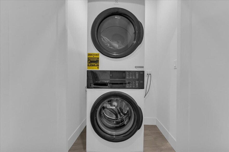 Building Photo - 7536 Churchill St