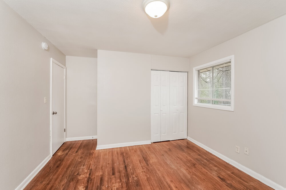 Building Photo - 325 16th Ave NW