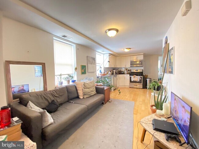 Primary Photo - 2031 E Susquehanna Ave