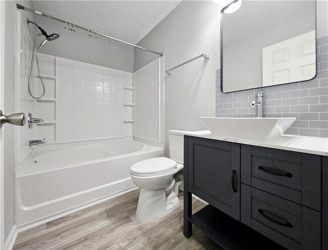 Building Photo - 2430 Piering Dr