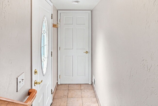 Building Photo - $1,945.95 with $300 Off the first month's rent, 2 Beds - 1 Bath, Single Family Home in Lakewood w...