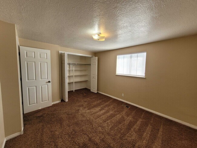 Building Photo - 125 W 1100 N