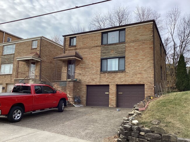 Building Photo - 2934 Clermont Ave