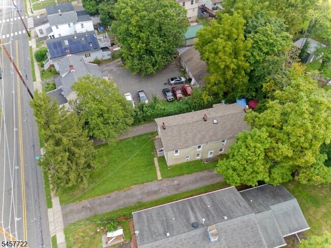 Building Photo - 148 Davenport St