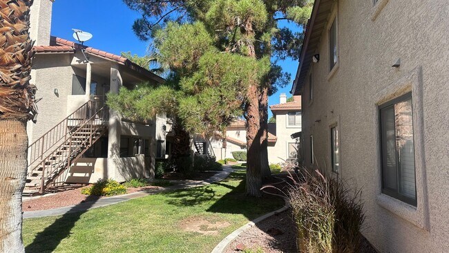 Building Photo - Beautiful & upscale 2 bedroom 2 bathrooms ...