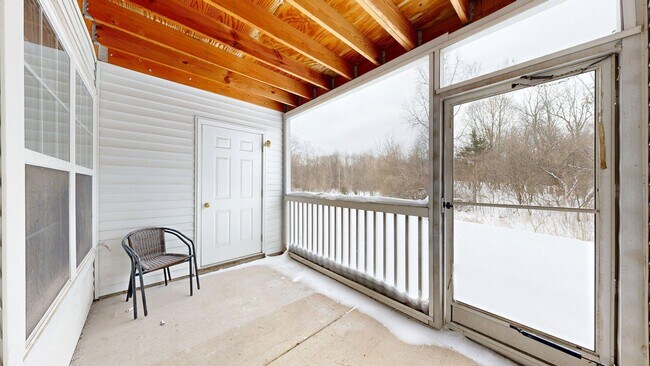 Building Photo - 2740 S Knightsbridge Cir