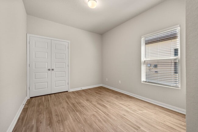 Building Photo - GORGEOUS 3 BEDROOM DUPLEX LOCATED IN CONVERSE, TX!