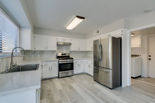 Building Photo - 3-Bedroom Dream Home in Green Valley