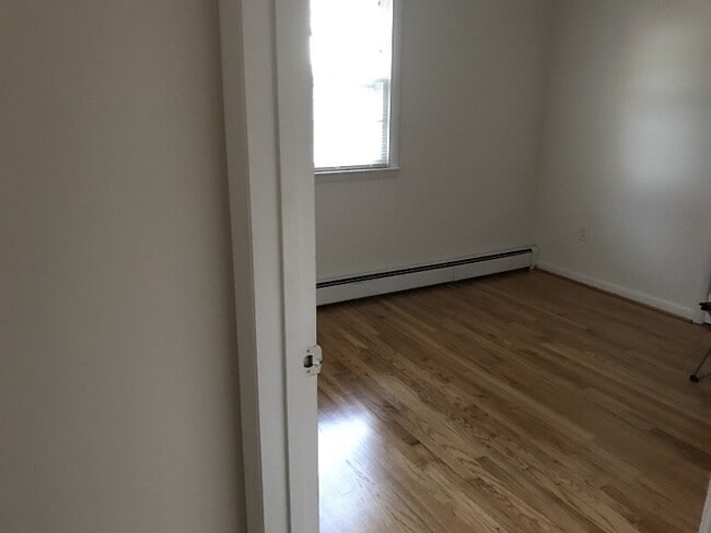 Building Photo - 8314 Sunset Dr