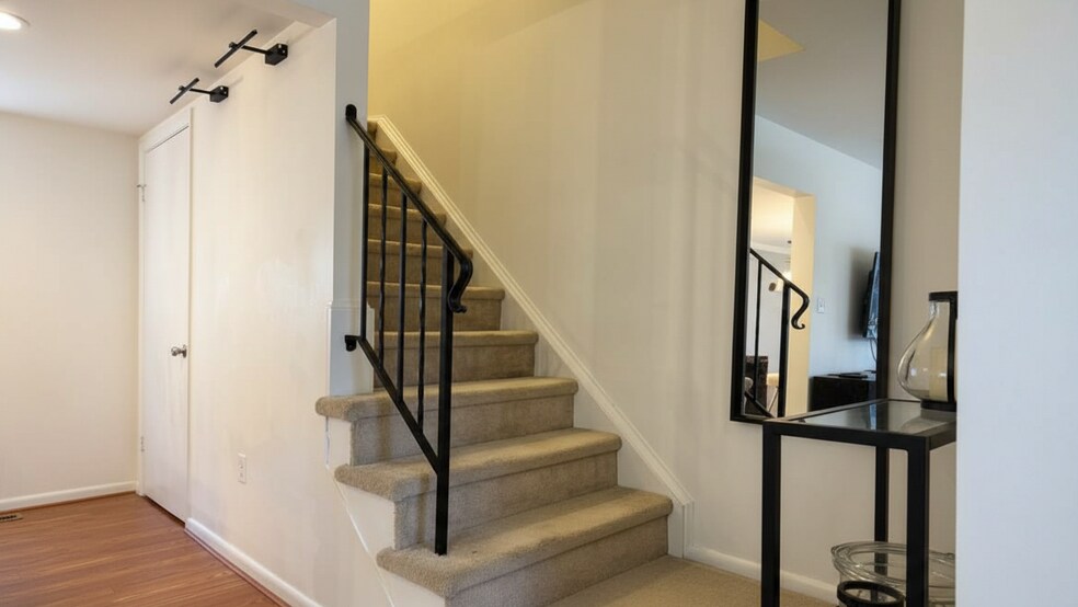 Building Photo - 16031 Dorset Rd