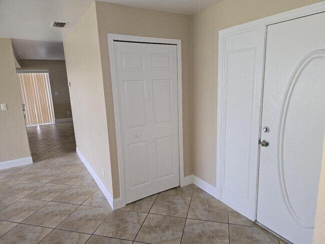 Building Photo - 1448 SE 10th Terrace