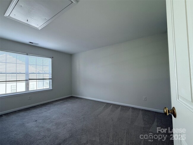 Building Photo - 7549 Bluff Point Ln