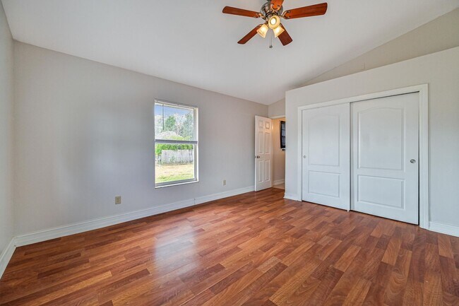 Building Photo - **3/2 House in San Carlos - Huge fenced backyard - City Water**