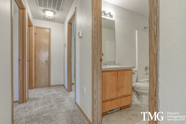 Building Photo - 3BD Ranch Style Home In Great Orchards Location!  Fully Fenced Yard!