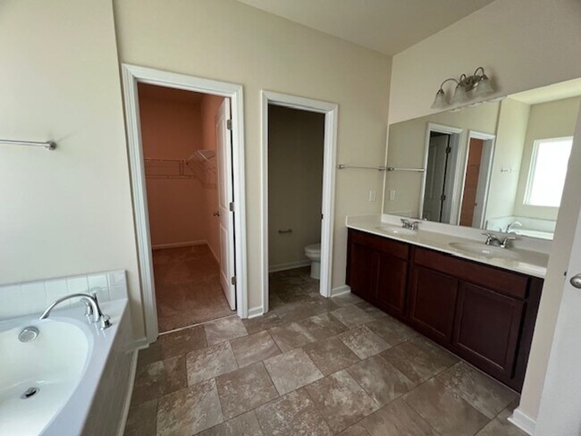 Building Photo - 91 Forest Meadow Ct