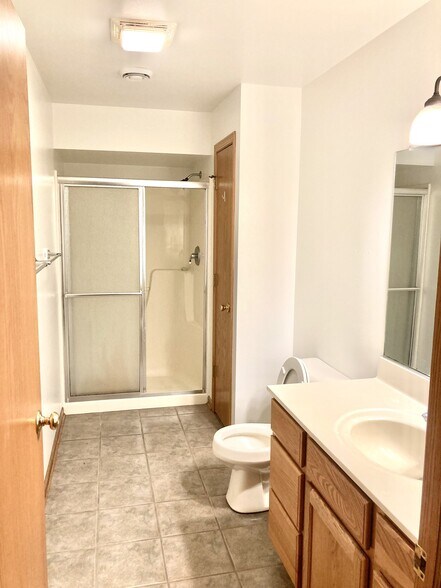 Building Photo - 3705-3707 Valley View Pl