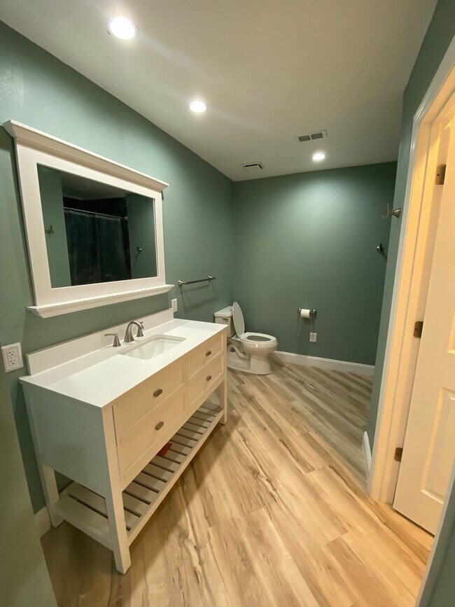 Building Photo - FULLY REMODELED VILLA IN REGENT PARK!!!!