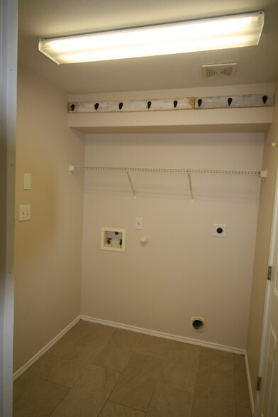 Building Photo - 369 Tanager Dr
