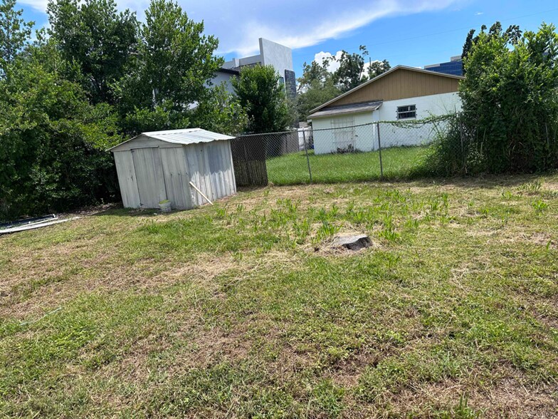 Building Photo - 4208 W La Salle St