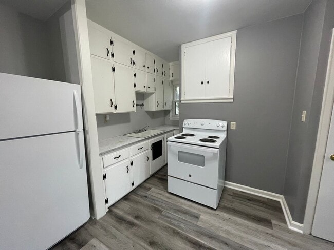 Building Photo - 2 bed, 1 bath home for rent in Waterloo