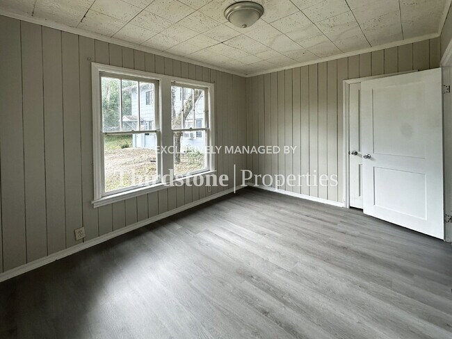 Building Photo - 6965 Lorain St