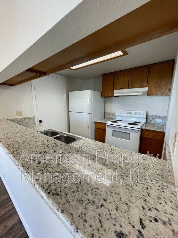 Building Photo - 13140 E 44th St