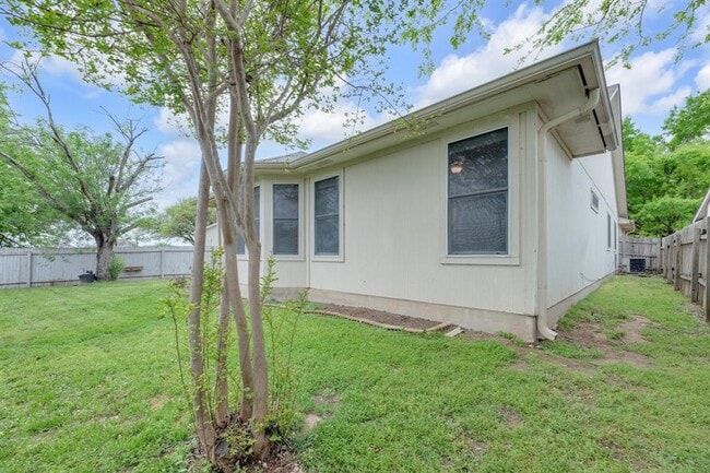 Building Photo - 1708 Royal Ascot Dr