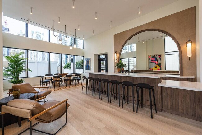 Building Photo - 225 N Miami Ave