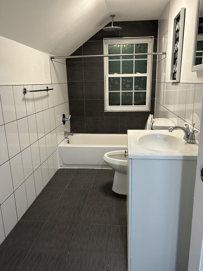 Building Photo - 28 Linden Ave