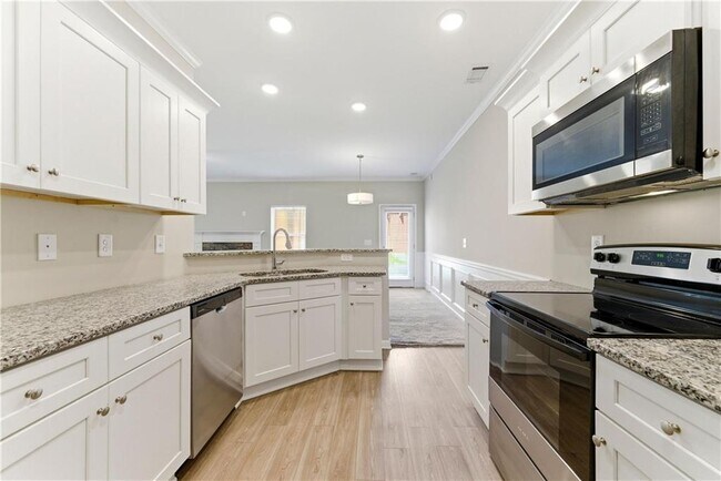 Building Photo - 231 Eva Wy