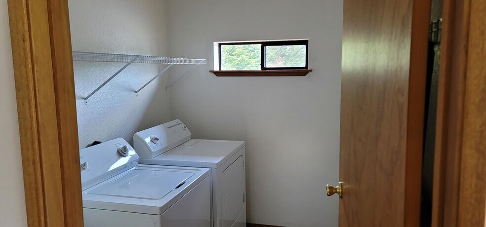 Building Photo - 568 NW Silver Meadow Ln