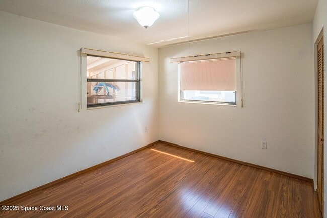 Building Photo - 1393 Stanley Dr
