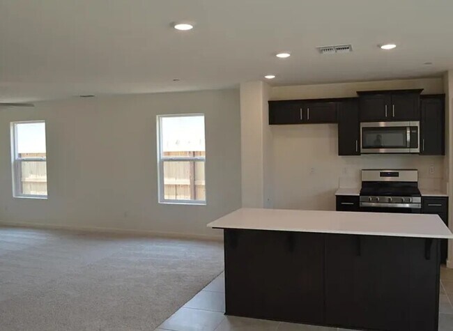 Building Photo - 765 Jessie Dr