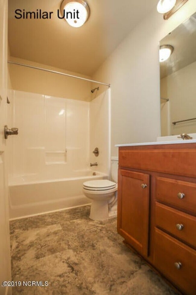 Building Photo - Townhome in Midway Park - Boyington Place!