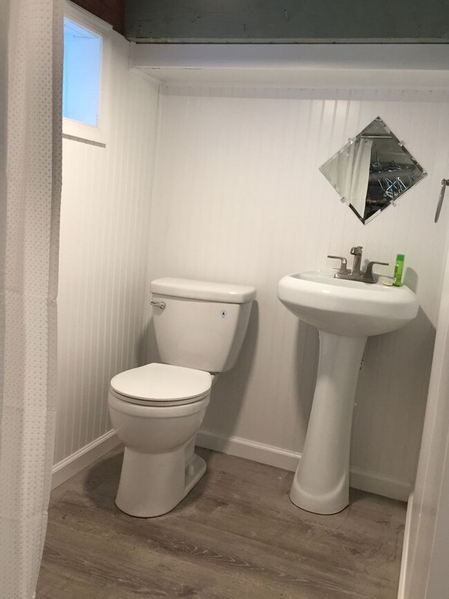 Building Photo - Just renovated 3 bed 2 bath home in emmaus.