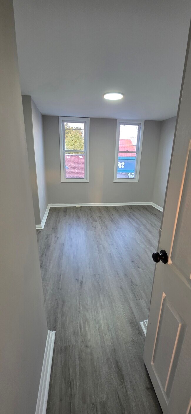 Building Photo - 203 N Curley St