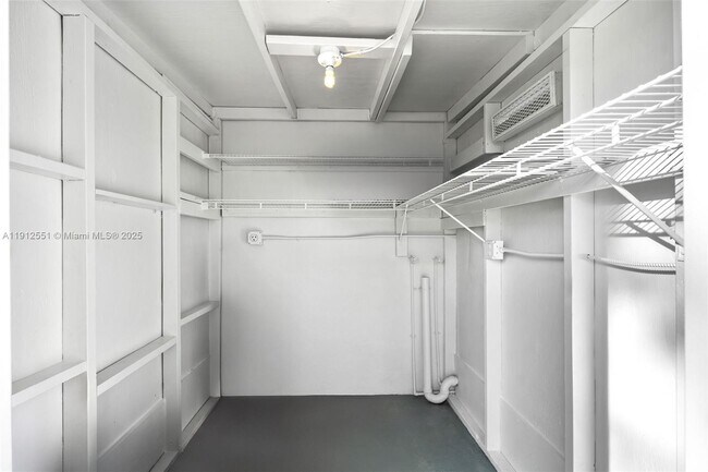 Building Photo - 2410 Coolidge St