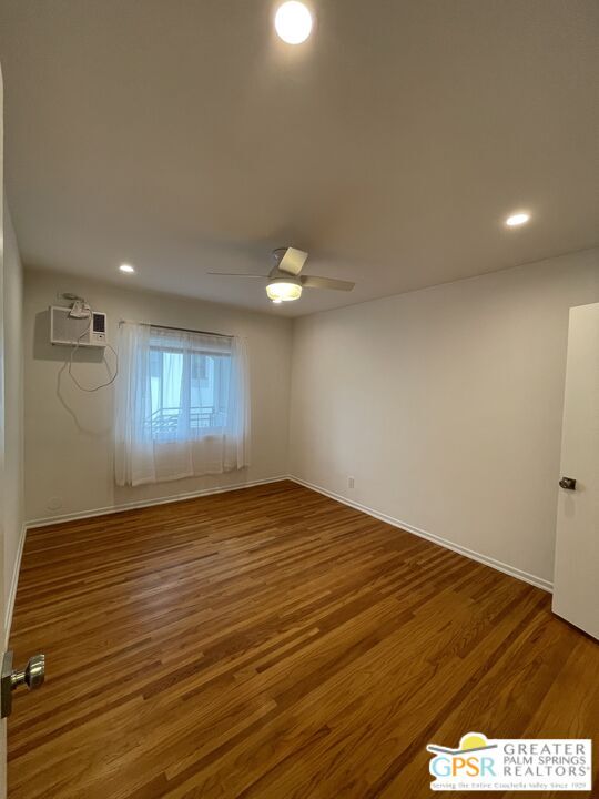 Building Photo - 1057 1/2 S Genesee Ave