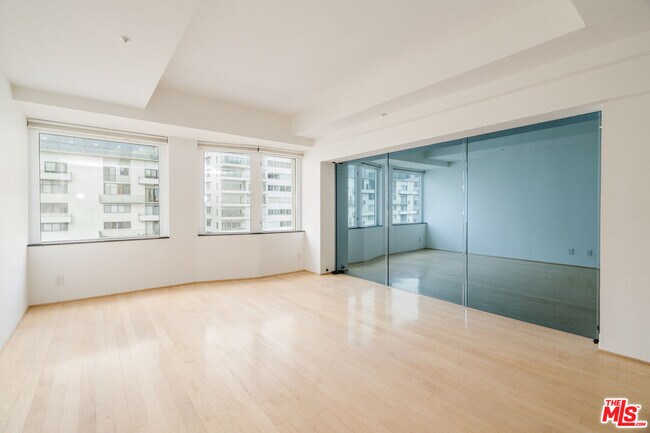 Building Photo - 10520 Wilshire Blvd