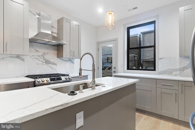 Building Photo - 3118 Ridge Ave